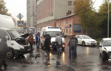 В Рыбинске не смогли разъехаться грузовая «Газель» и такси