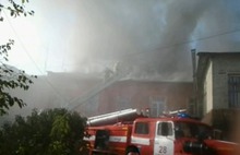 В Переславле горит неэксплуатируемое здание на площади 150 квадратов