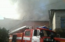 В Переславле горит неэксплуатируемое здание на площади 150 квадратов