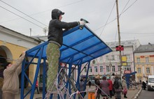 В Ярославле устанавливают навесы на остановках общественного транспорта