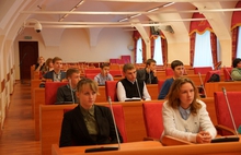 Школьники из Гаврилов-Яма встретились с сенатором в Ярославской областной Думе 