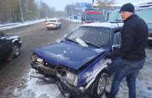 Утреннее ДТП в Ярославле: в Полушкиной роще столкнулись два автомобиля