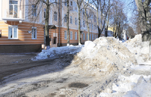 Начался вывоз снега с Волжской набережной Ярославля. Первый за всю зиму этого года. Фоторепортаж