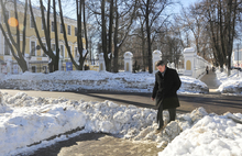 Начался вывоз снега с Волжской набережной Ярославля. Первый за всю зиму этого года. Фоторепортаж