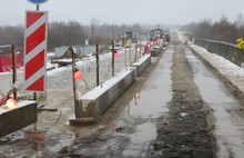 В Ярославской области продолжается ремонт моста через реку Ухтому