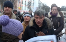 На митинг против отмены выборов мэра в Ярославле собралось несколько сотен человек
