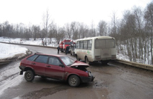 В Ярославской области «ВАЗ» врезался в автобус с 12 пассажирами