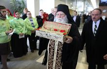 Святыня православного мира - десница Георгия Победоносца доставлена в Москву