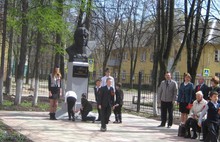 В ярославской школе № 3 вновь открыли памятник Герою Советского Союза М. П. Жукову