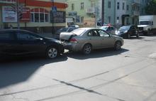 В Рыбинске после столкновения двух иномарок под колесами оказался пешеход
