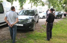 В Кировском районе Ярославля состоялся рейд по незаконным парковкам на газонах