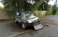 В Рыбинске автомобиль врезался в березу
