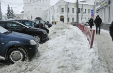 Ярославль после снегопада оказался почти непроходимым и непроезжим. Фоторепортаж