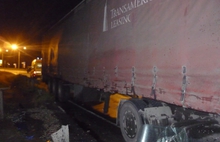 В Ярославле в выходные с моста в реку упал грузовик