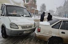 Снегопад. Первые снегоуборочные машины съемочная группа «YarNews.net» увидела после 16 часов