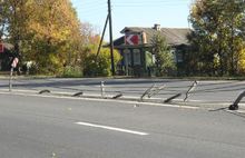 В Ярославской области «Рено» снес 18 метров тросового ограждения