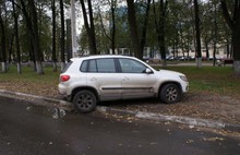 За девять месяцев штрафы за парковку на газонах в Ярославле превысили один миллион рублей