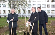 В Бутусовском парке Ярославля сотрудники УФАС в честь своего юбилея посадили молодые деревья