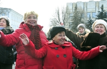 В Ярославле на Советской площади станцевали буги-вуги. Фоторепортаж