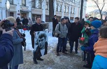 В Ярославле открыли мемориальную доску памяти Бориса Немцова
