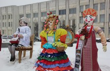 В Ярославле началась установка масленичных кукол