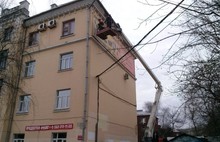 В Ярославле с фасадов домов демонтировали 5 рекламных конструкций