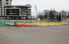 На площади Труда в Ярославле начали демонтировать надувной шатер