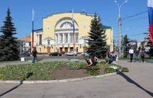 ​Более 5000 цветов высажено на клумбу на площади Волкова в Ярославле
