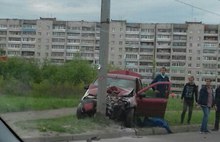 В Рыбинске пьяный лихач на «Рено» врезался в столб