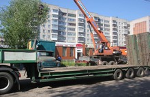 На Ленинградском проспекте эвакуировали брошенную машину с рекламным баннером