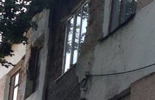 В жилом доме в Ярославле рухнула часть стены