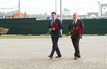 В Ярославле Дмитрий Миронов возложил цветы к мемориалу «Хоккейное братство»