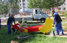 В Ярославле детские городки устанавливают сразу десять бригад
