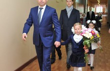 Дмитрий Миронов провел День знаний в школе и университете