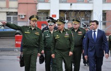 Министр обороны РФ провел переговоры с Дмитрием Мироновым во время визита в военное училище ПВО