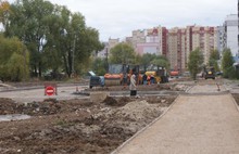 На улице Строителей в Ярославле асфальтируют тротуары шириной три метра