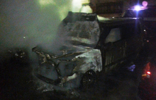 В Ярославле ночью пожарные тушили автомобиль