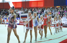 В Ярославле чемпионка мира по художественной гимнастике Дарья Кондакова поделилась опытом с юными спортсменками. Фоторепортаж