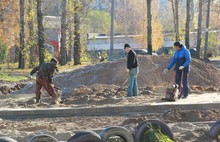 В Заволжском районе Ярославля устанавливают новый игровой комплекс для детей