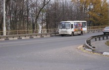 Опасные участки дорог в Ярославле начали посыпать технической солью