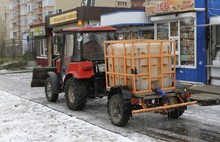 В Ярославле дороги обрабатывают природным рассолом из смеси воды и соли