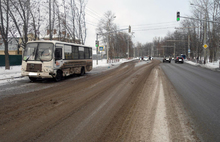 В Ярославле иномарка врезалась в автобус