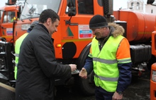 В Ярославле водителям вручили ключи от пятнадцати снегоуборочных машин