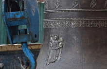 На колокольню церкви Михаила Архангела в Ярославле водрузили колокол