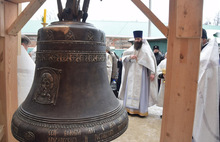 На колокольню церкви Михаила Архангела в Ярославле водрузили колокол