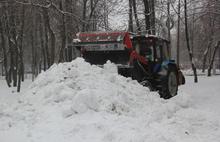 В Ярославле заливают ледяные горки в парках и дворах