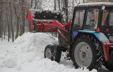В Ярославле заливают ледяные горки в парках и дворах