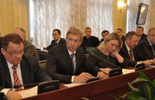 Дмитрий Степаненко отправил чиновника менять дорожный знак прямо с мероприятия для предпринимателей