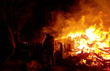 В Ярославской области сгорели дом и автомобиль