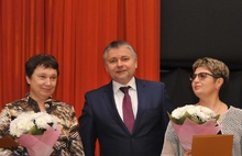 Лучшие педагоги получили по 50 тысяч рублей от губернатора
